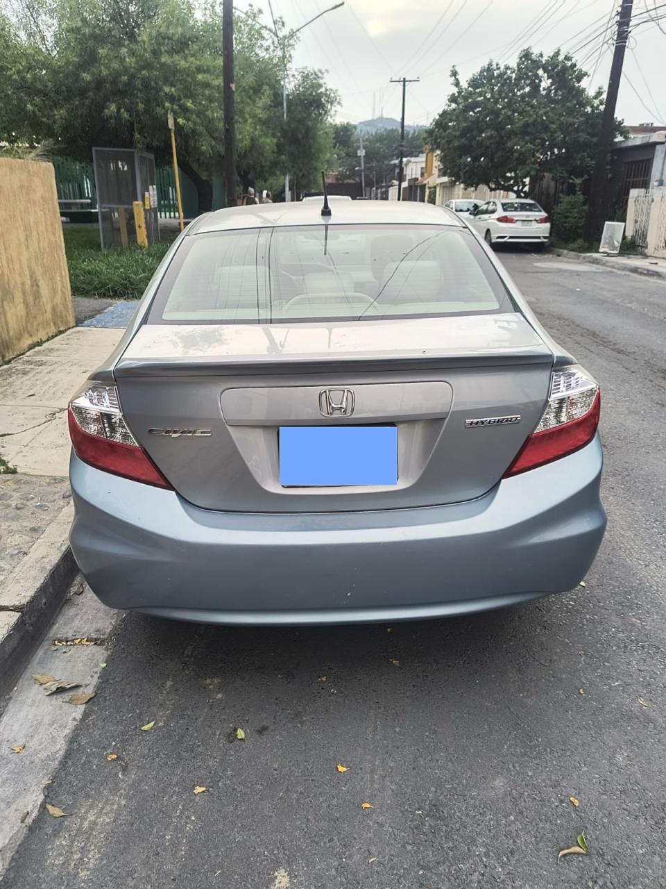 Honda Civic Hybrid 2012 - trasera emblema HYBRID