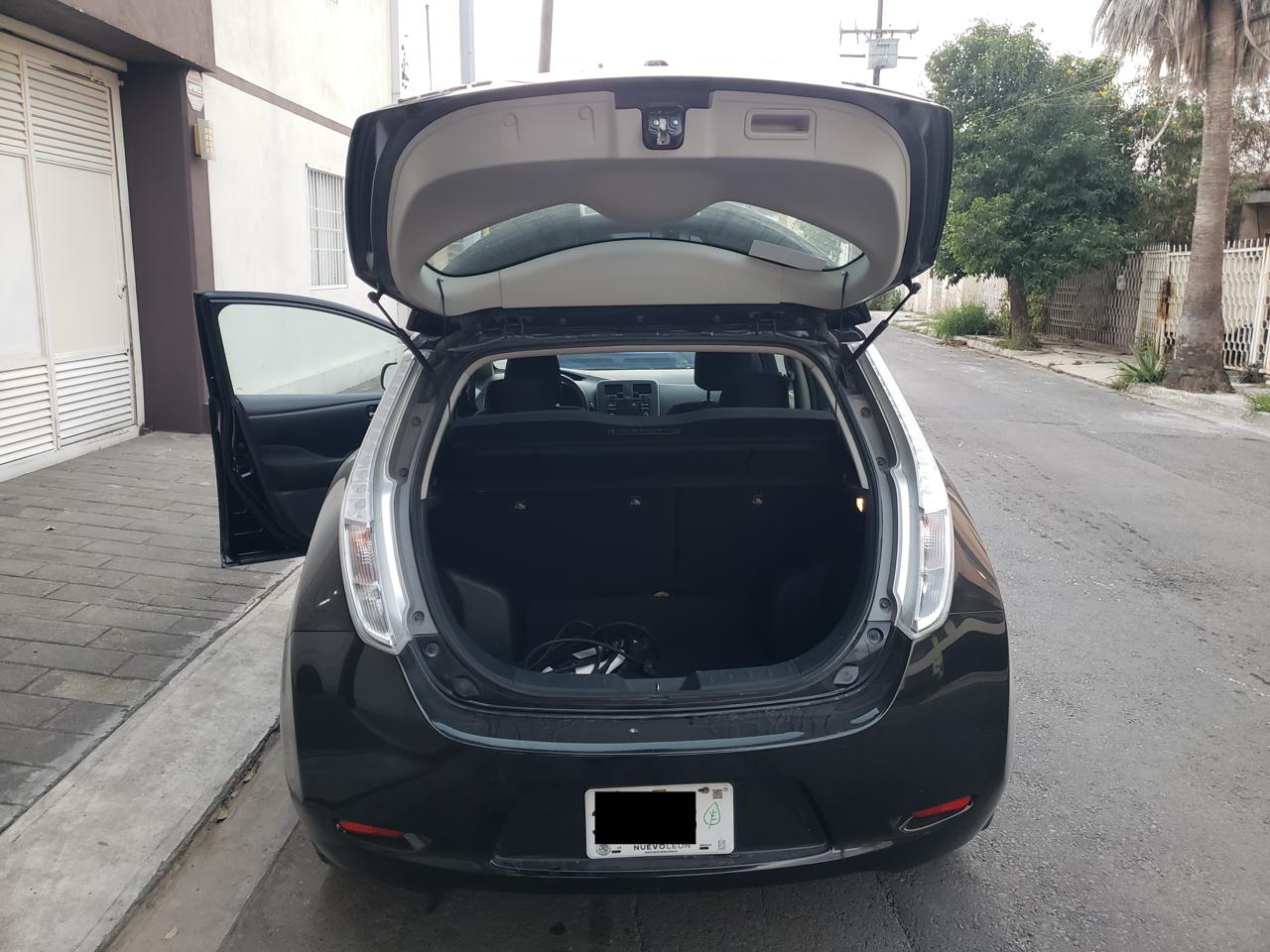 Nissan Leaf 2015 - cajuela abierta