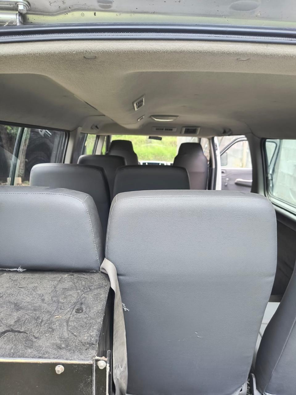 Nissan Urvan 2007 - habitáculo pasajeros